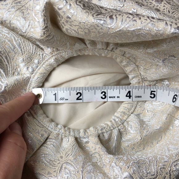 Express Metallic Jacquard Puff Sleeve Top Ivory Silver Size 2 Rococo Regency - Picture 7 of 9